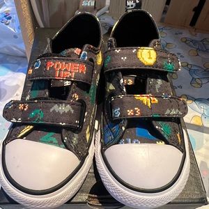 Black and white shoes for a little boy size 7